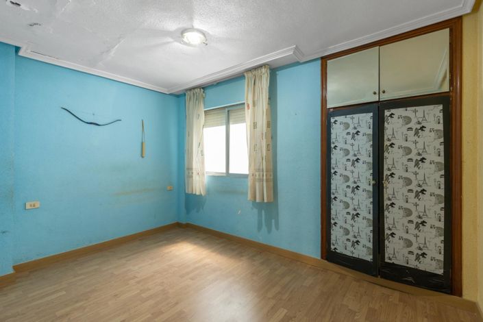 Image No.18-3 Bed Apartment for sale