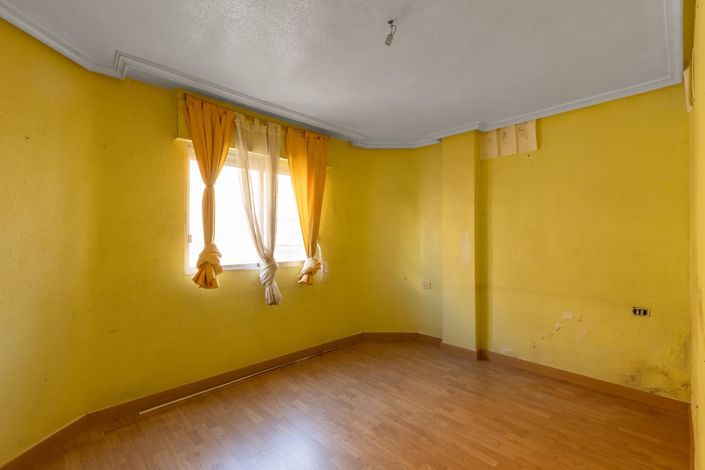 Image No.20-3 Bed Apartment for sale