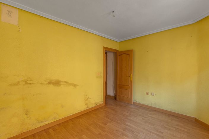 Image No.21-3 Bed Apartment for sale