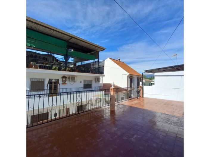 Image No.18-2 Bed Townhouse for sale