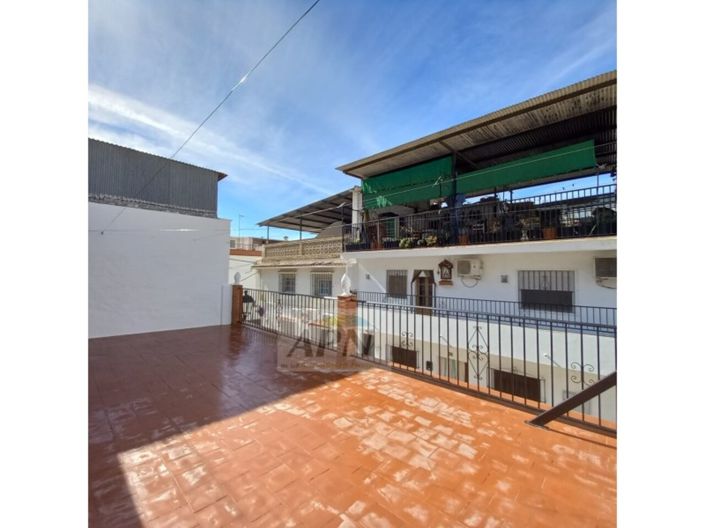 Image No.20-2 Bed Townhouse for sale