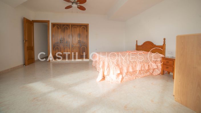 Image No.18-4 Bed Apartment for sale