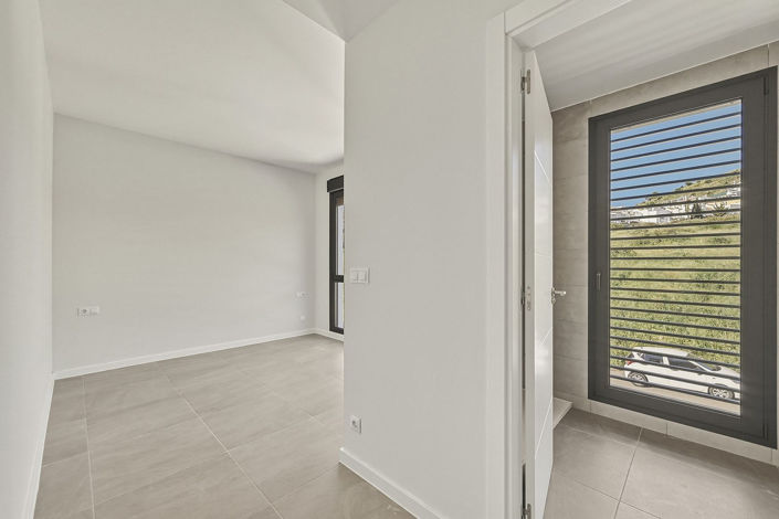 Image No.10-3 Bed Townhouse for sale