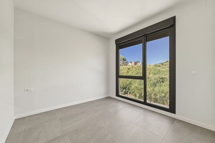 Image No.14-3 Bed Townhouse for sale