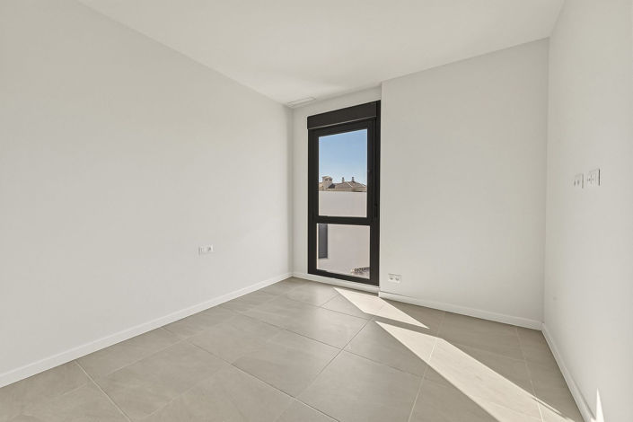 Image No.24-3 Bed Townhouse for sale