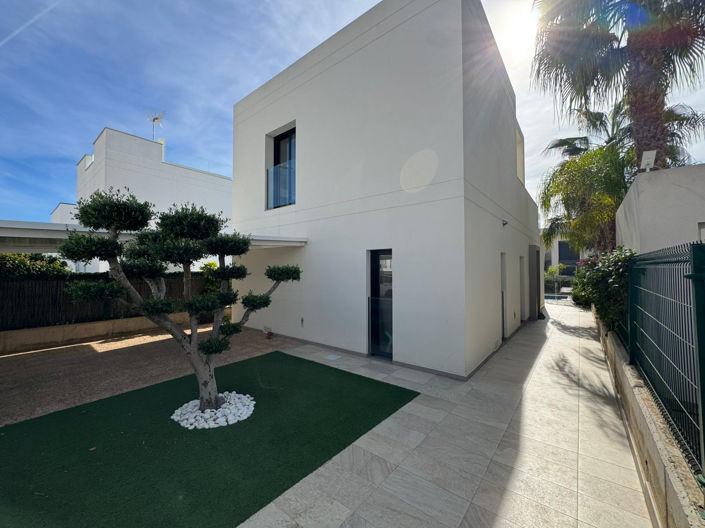 Image No.13-3 Bed Villa for sale