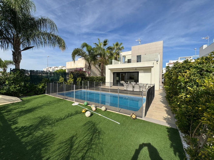 Image No.20-3 Bed Villa for sale