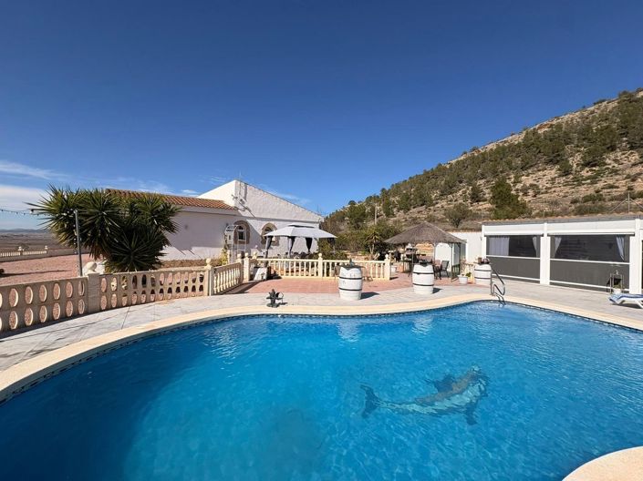 Image No.10-4 Bed Villa for sale