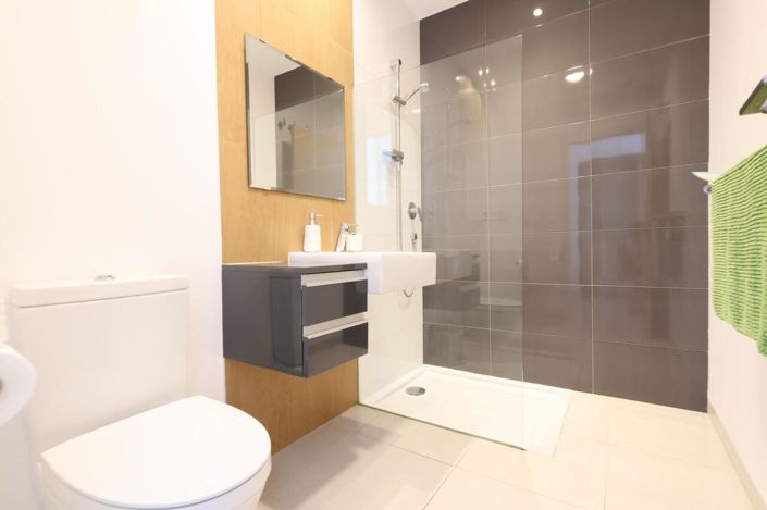 Image No.20-2 Bed Apartment for sale