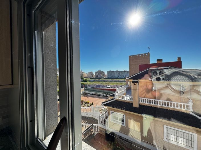 Image No.11-3 Bed Apartment for sale