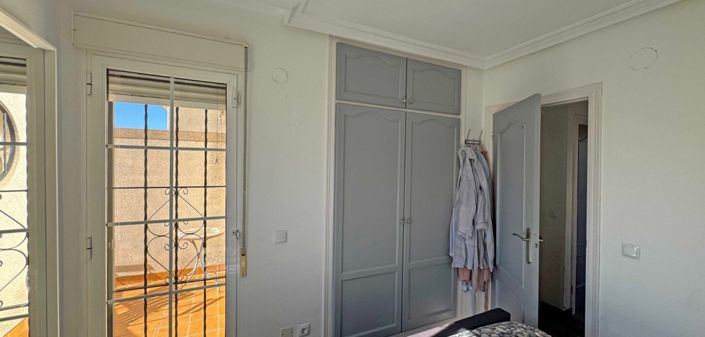 Image No.25-2 Bed Townhouse for sale