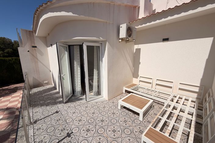 Image No.35-3 Bed Townhouse for sale