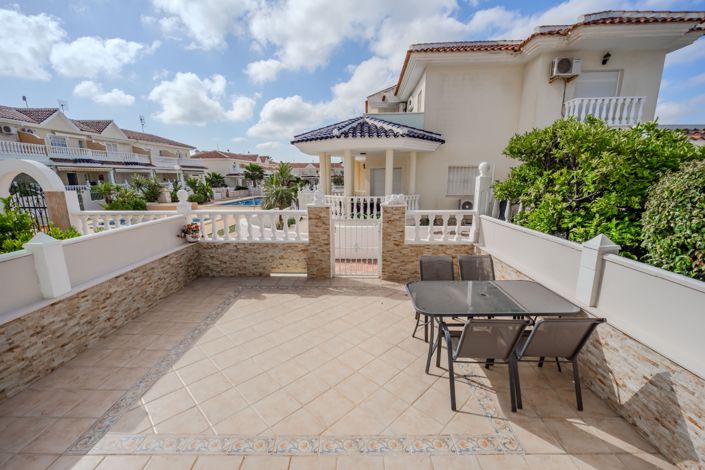 Image No.17-3 Bed Townhouse for sale