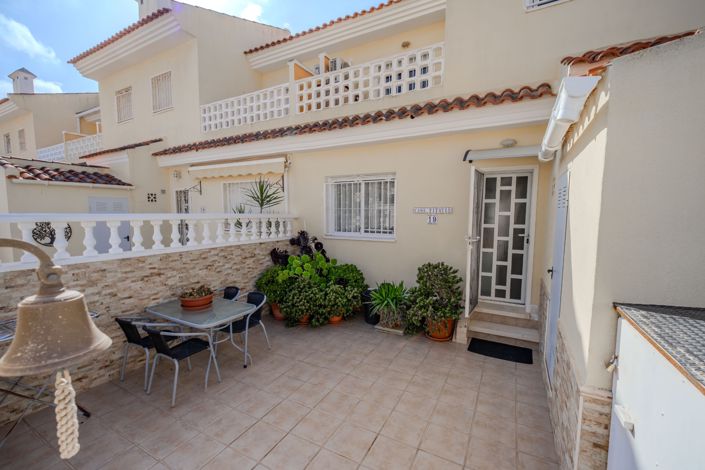 Image No.19-3 Bed Townhouse for sale