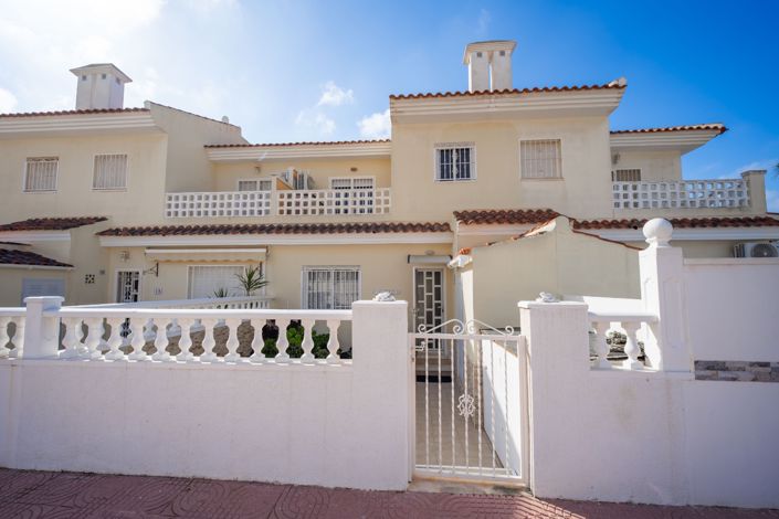 Image No.20-3 Bed Townhouse for sale