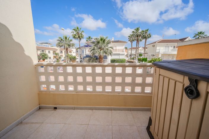 Image No.26-3 Bed Townhouse for sale