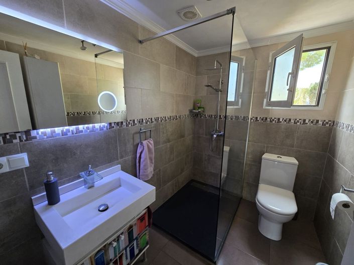 Image No.20-5 Bed Villa for sale