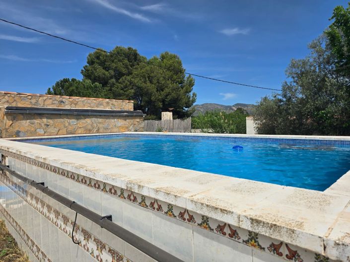 Image No.2-Villa de 6 chambres à vendre à Sax