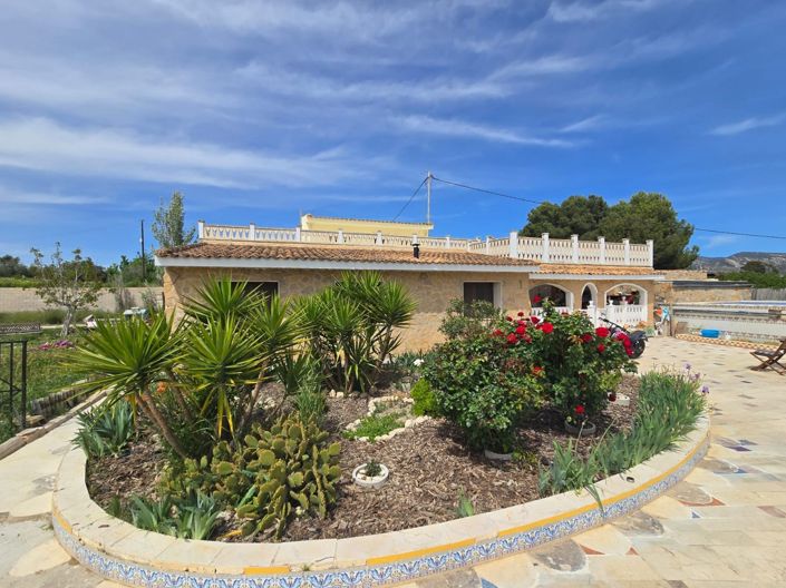 Image No.3-Villa de 6 chambres à vendre à Sax