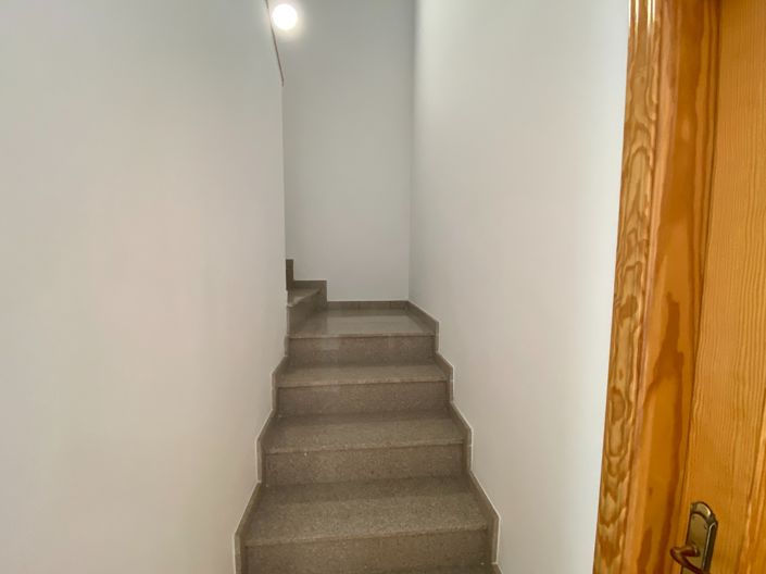 Image No.12-4 Bed Townhouse for sale