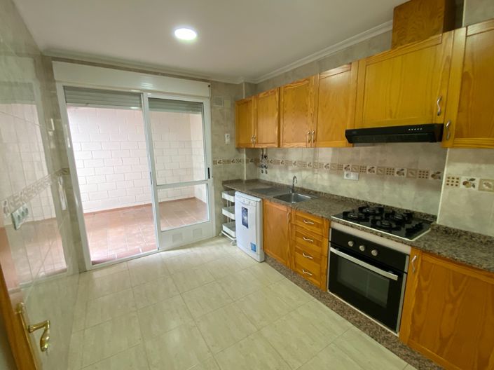 Image No.2-4 Bed Townhouse for sale