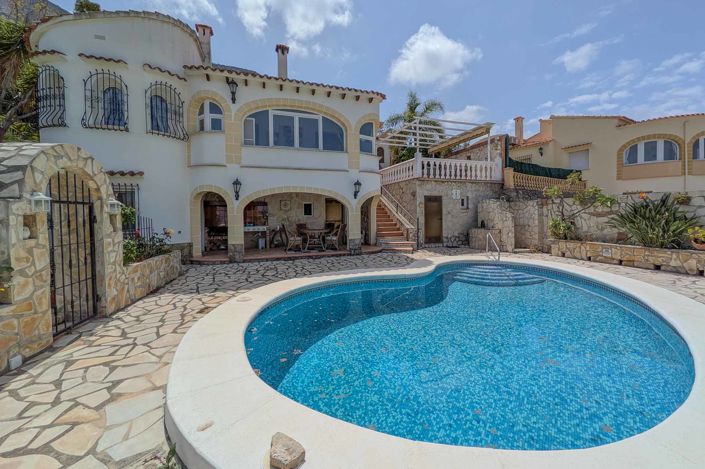 Image No.2-4 Bed Villa for sale