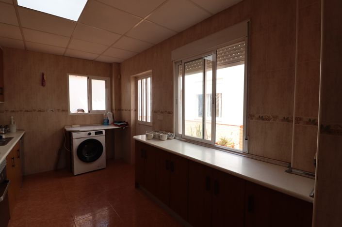 Image No.17-5 Bed Property for sale