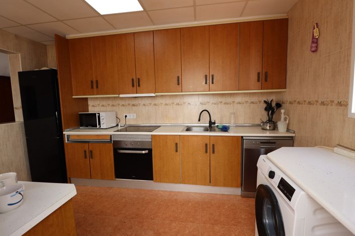 Image No.18-5 Bed Property for sale