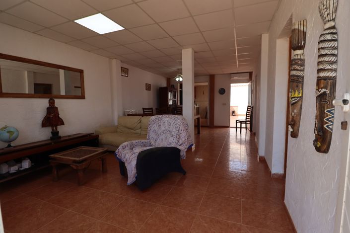 Image No.2-5 Bed Property for sale