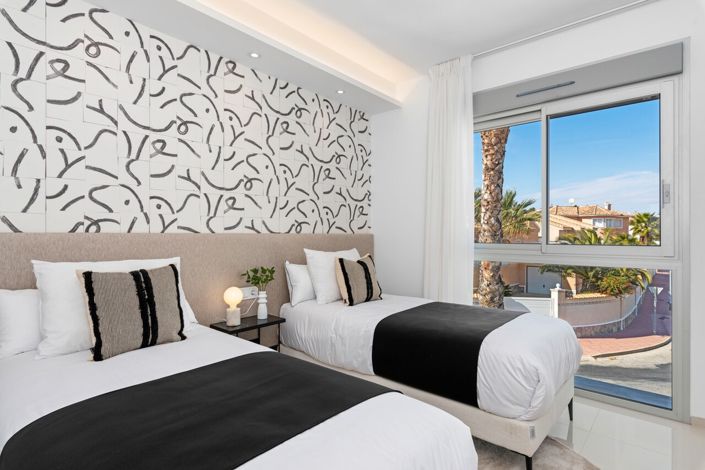Image No.17-4 Bed Apartment for sale
