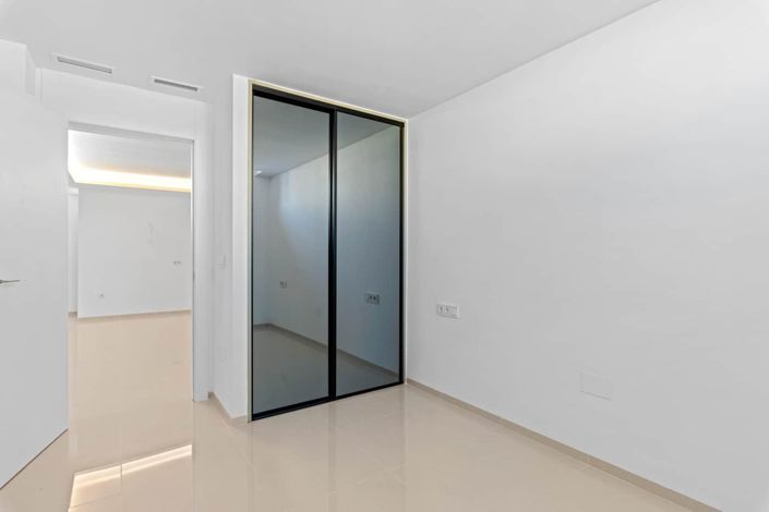 Image No.21-4 Bed Apartment for sale