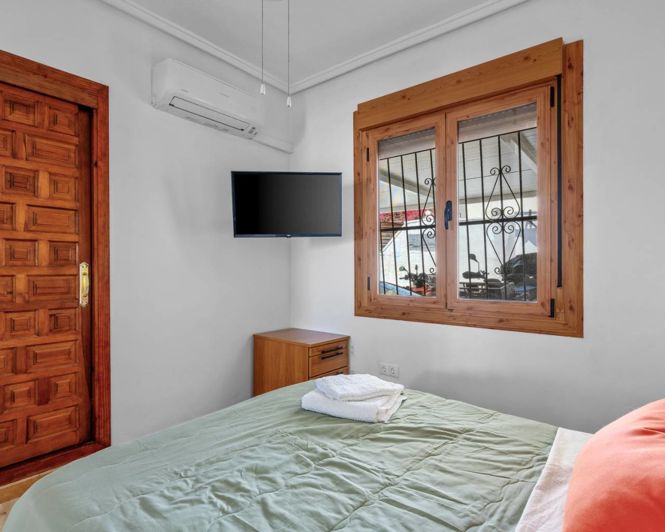Image No.15-7 Bed Villa for sale
