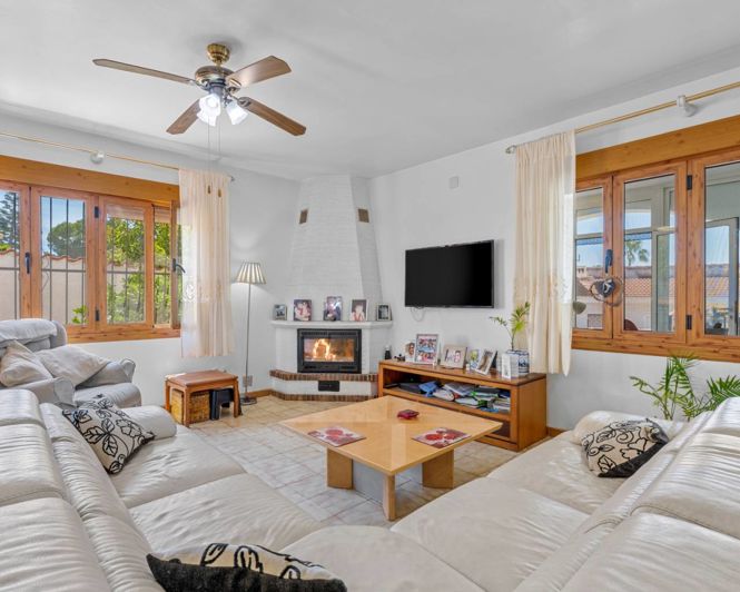 Image No.4-7 Bed Villa for sale