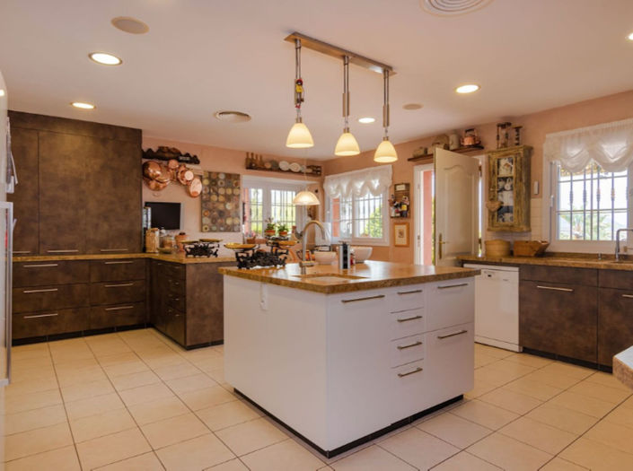 Image No.6-5 Bed Villa for sale