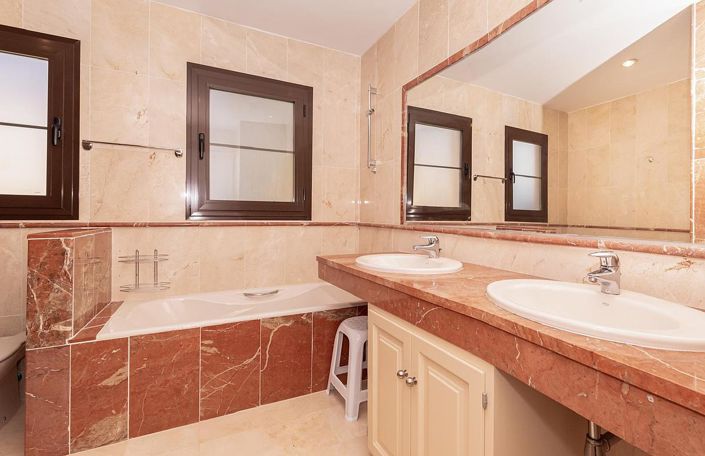 Image No.12-4 Bed Apartment for sale