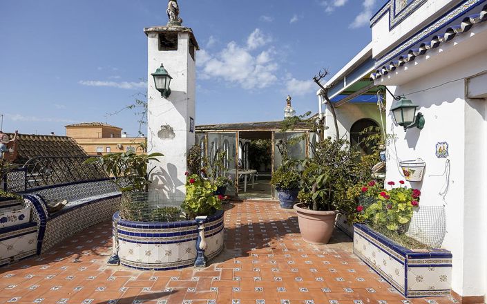 Image No.11-8 Bed Townhouse for sale
