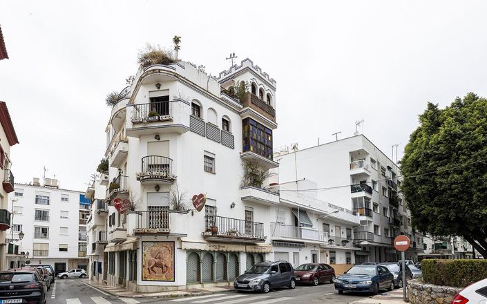 Image No.20-8 Bed Townhouse for sale