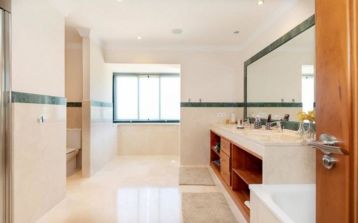 Image No.12-6 Bed Villa for sale