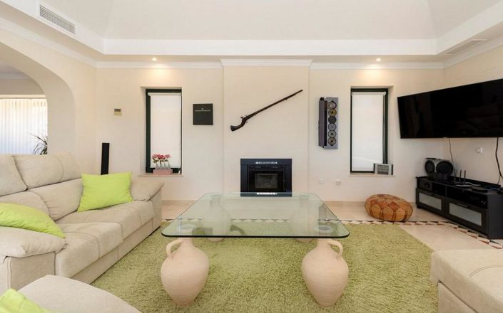 Image No.3-6 Bed Villa for sale