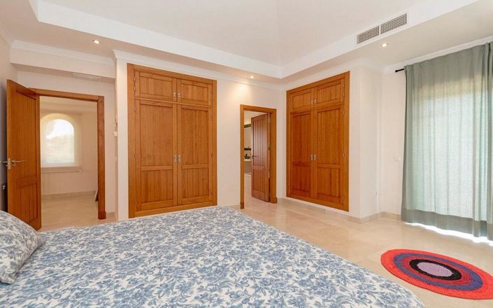Image No.9-6 Bed Villa for sale