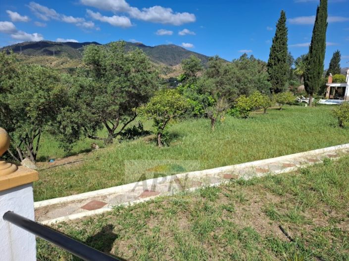 Image No.13-2 Bed Country House for sale