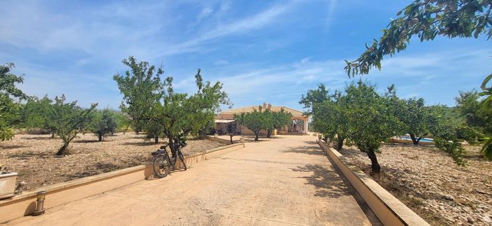 Image No.3-4 Bed Villa for sale