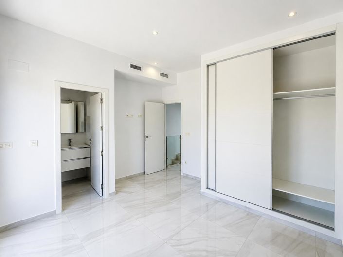 Image No.29-3 Bed Villa for sale