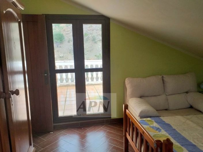 Image No.17-3 Bed Country House for sale