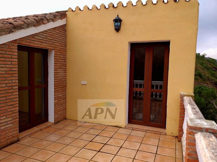 Image No.20-3 Bed Country House for sale