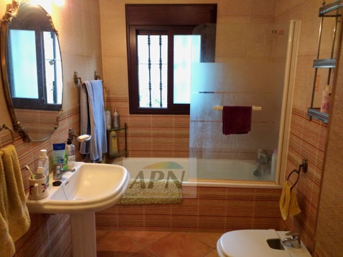 Image No.28-3 Bed Country House for sale