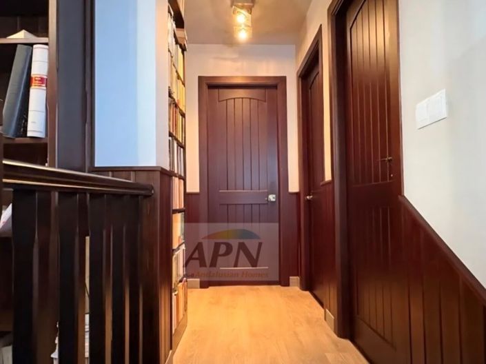 Image No.16-5 Bed Townhouse for sale