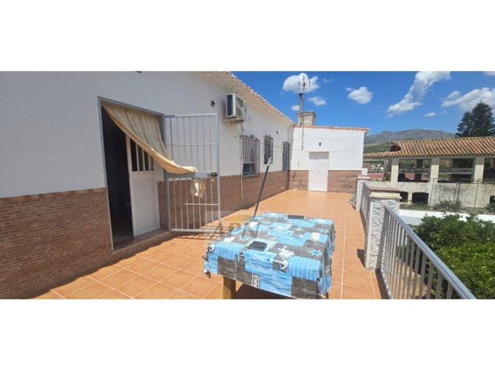 Image No.14-3 Bed Townhouse for sale