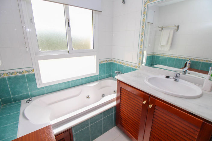 Image No.30-3 Bed Apartment for sale