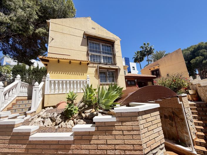 Image No.2-4 Bed Villa for sale